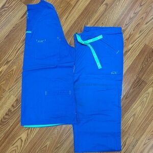 Women’s IguanaMed Scrub Set. Top XL. Pants L